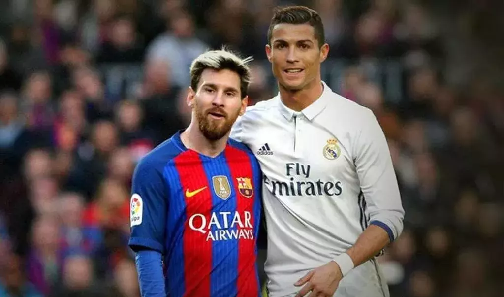 WBG晒欧洲旅游照：开心点赞 全员表情轻松~~