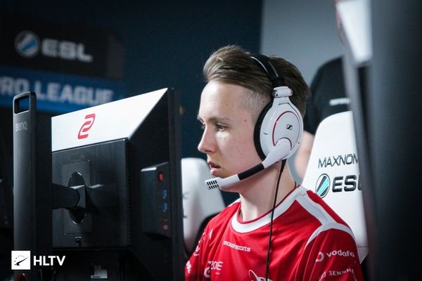 LPL夏季赛W6D1：Yanxiang初战遇Jiejie，香克斯对位海超